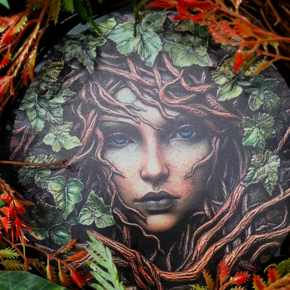 Nature-Inspired Wreath with Leaf and Vine Design